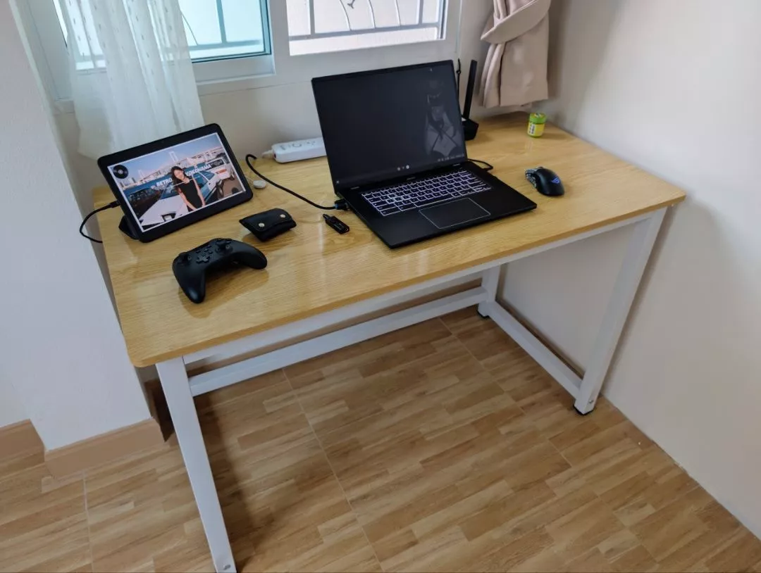 โต๊ะไม้ขาเหล็ก